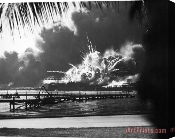 Others World War II: Pearl Harbor Stretched Canvas Print / Canvas Art