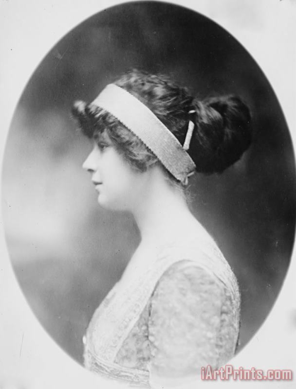 MADELEINE FORCE ASTOR (1893-1940). Second wife and widow of John Jacob Astor IV and survivor of the RMS Titanic. Photograph, c1912 painting - Others MADELEINE FORCE ASTOR (1893-1940). Second wife and widow of John Jacob Astor IV and survivor of the RMS Titanic. Photograph, c1912 Art Print