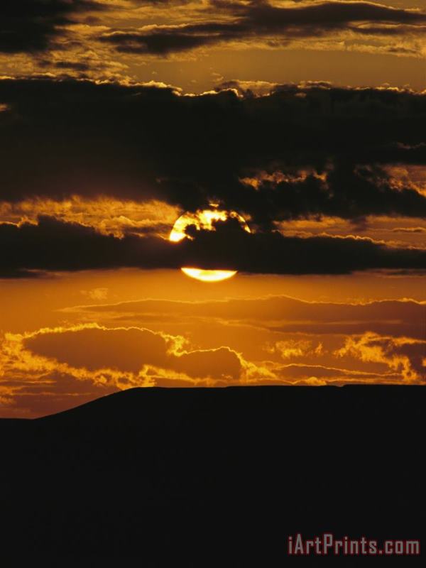 Raymond Gehman The Sun Sets Over 70 Mile Butte in Grasslands National Park Art Print